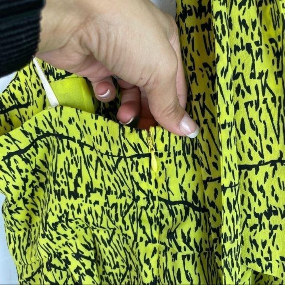 BCBGeneration Neon Lime Halter Neck Romper NWT New With Tags Women's Size‎ 0 - Picture 12 of 12